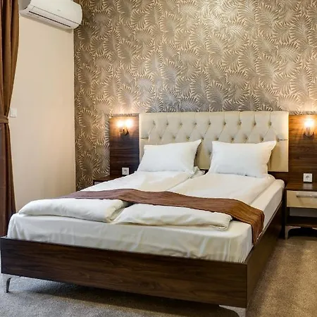 Family Lilium Hotell *