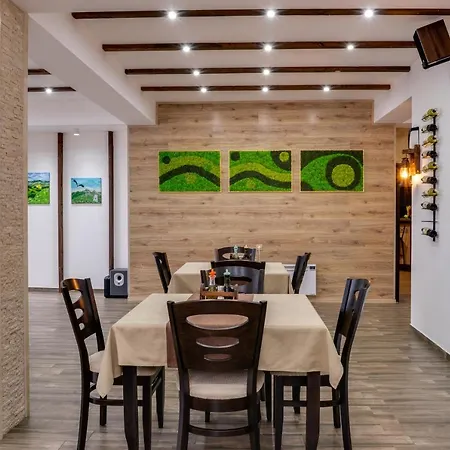 Family Lilium Hotell *